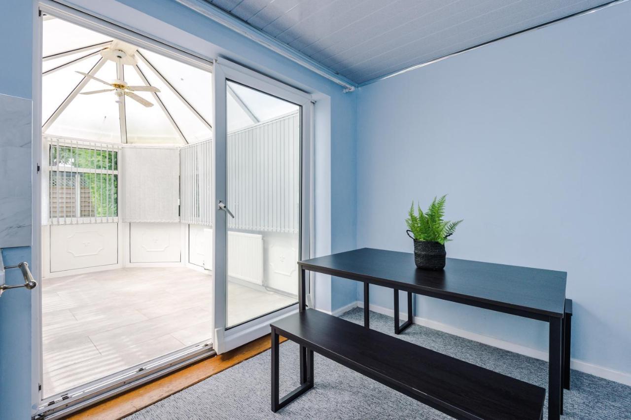 Family Friendly 3-Bed Home With Free Parking On Site ハダーズフィールド エクステリア 写真