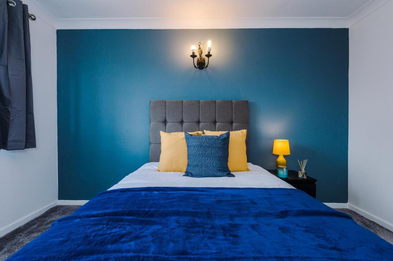 Family Friendly 3-Bed Home With Free Parking On Site ハダーズフィールド エクステリア 写真